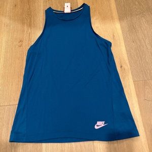 Nike women’s high neck tank top - Small